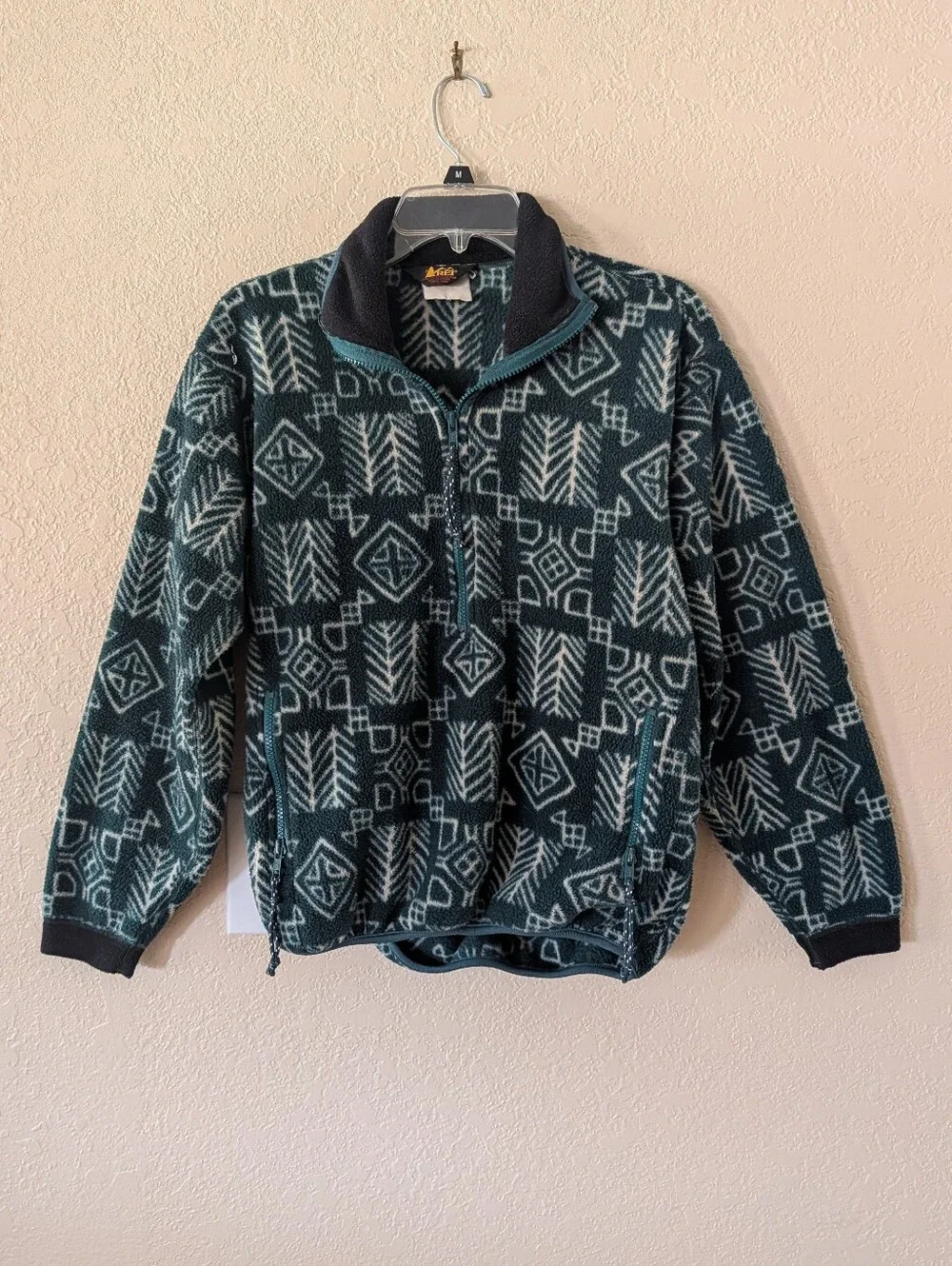 REI Green and White Geometric Fleece Pullover Sweater With Extra Large Pocket